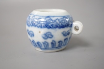 A 19th century Chinese blue and white bird feeder 3cm